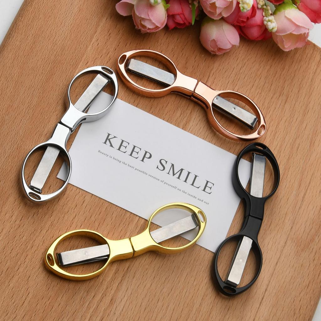 1PCS Portable Multifunctional Needlework Scissors Tools  Mini Folding Scissors In Carbon Steel for Needlework and Line Cutting
