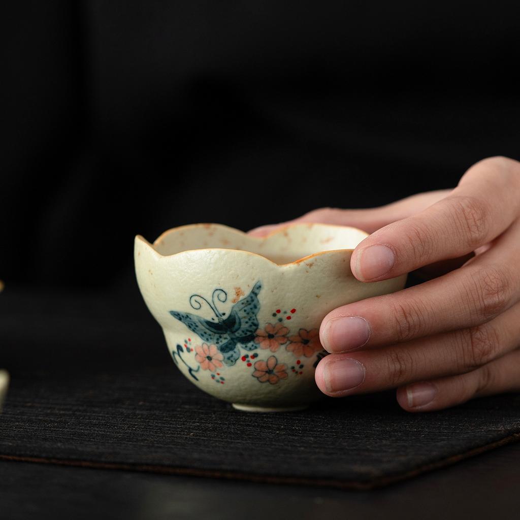 Blue and white flint kung fu tea set, household ceramic teapot cover bowl, one pot and four cups of tea making utensils, small set