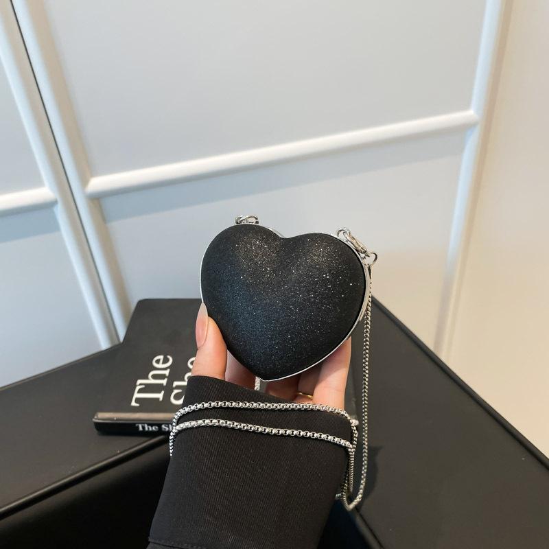 Summer new shoulder heart bag niche chain portable messenger bag fashion dinner bag women's chain bag