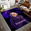 Benutzerdefinierte Addams Family Wednesday Matte Personalisierter Name, Waschbarer Polyester-Teppich für den Innenbereich, Eingangsbereich, Geschenk für Weihnachten, Ostern, Thanksgiving-Tag