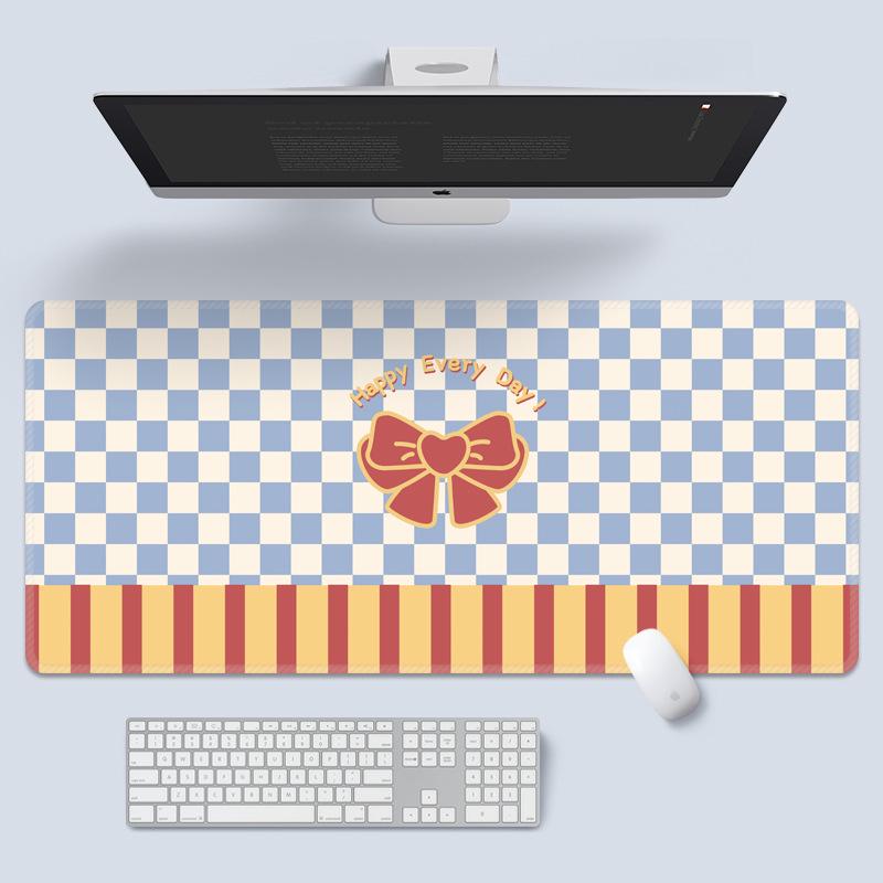 Extra Large Cute Checkered Mouse Pad, Flower Bear Design, Desk Mat for Laptop and Keyboard
