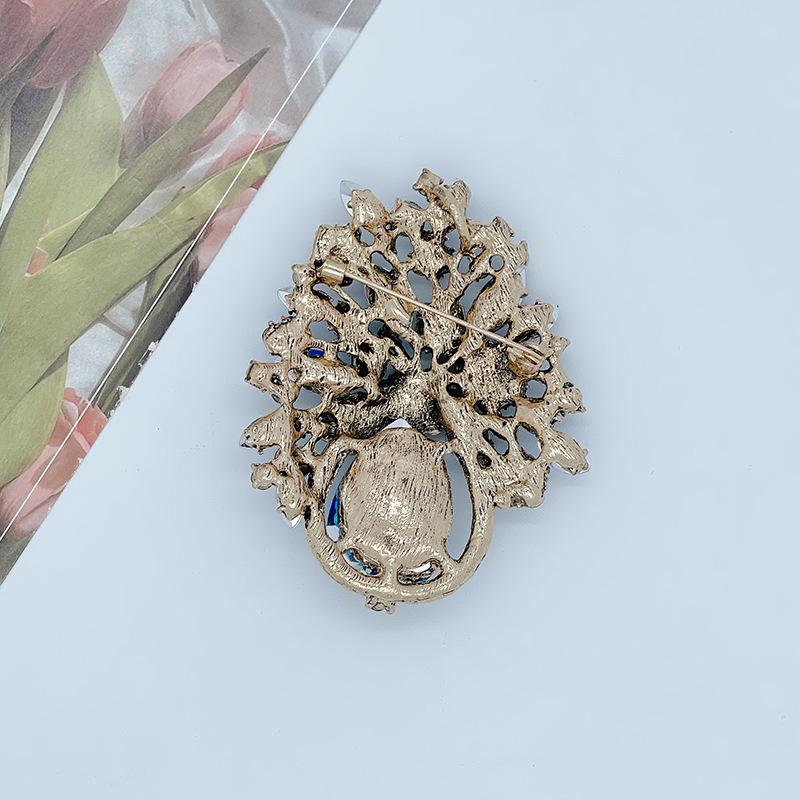 Rhinestone Flower Basket Brooch Women'S Suit Decorative Temperament Elegant Creative Brooch Pin Accessories