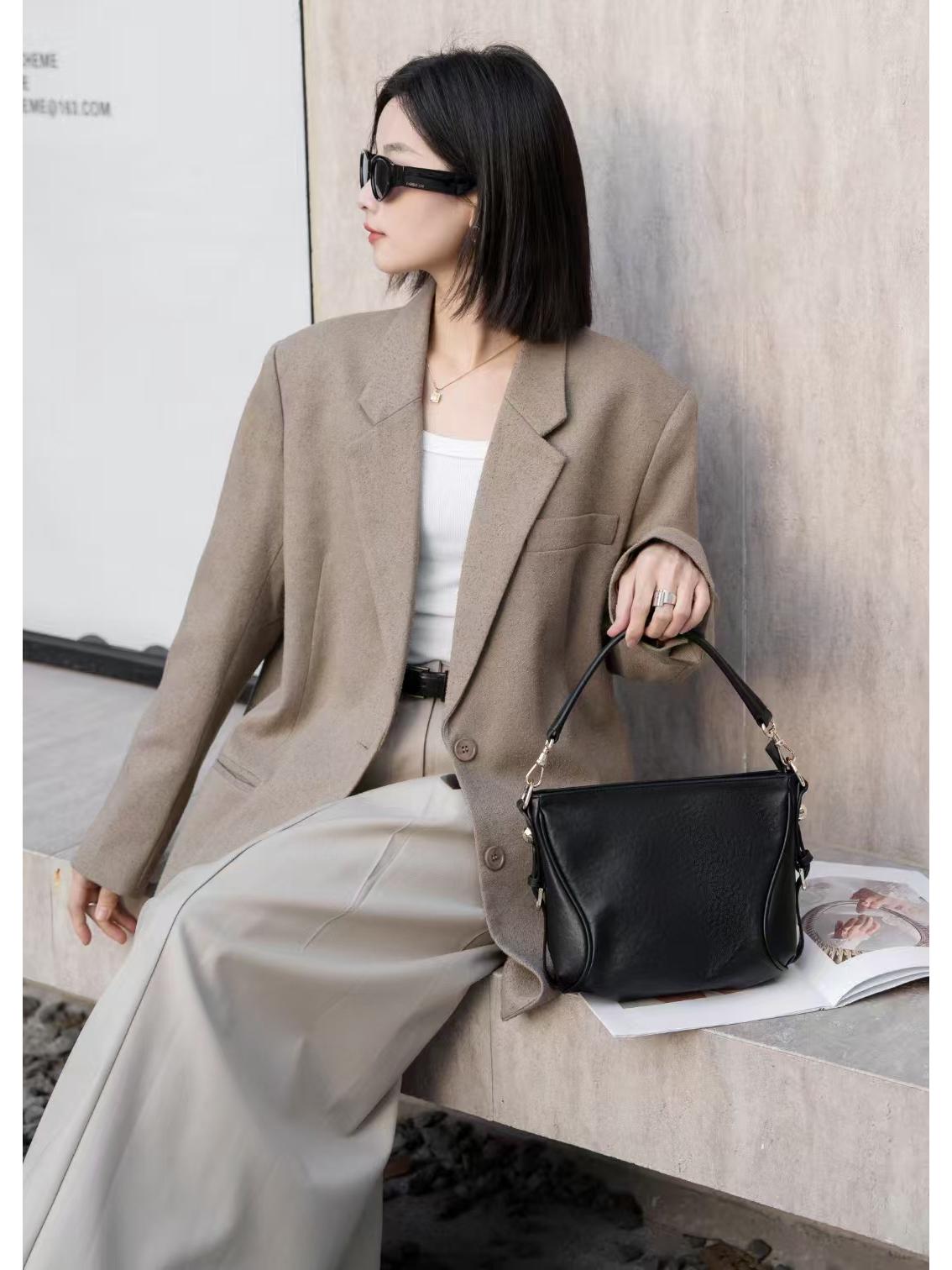 

Vegetable-Tanned Leather Commuter Tote - 2025 Large-Capacity Shoulder & Crossbody Dumpling Bag 27x14x19CM чёрный