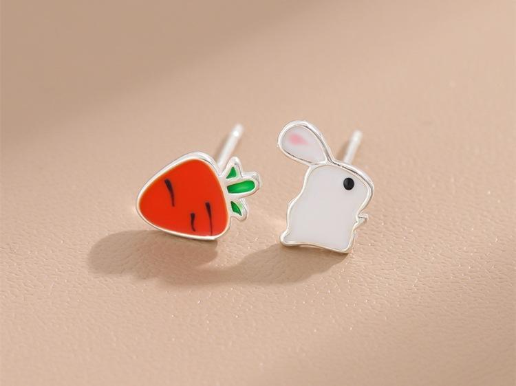 Fashiona Cute Rabbit Carrot 925 Silver Jewelry Personality Asymmetrical Sweet Earrings for Women E032