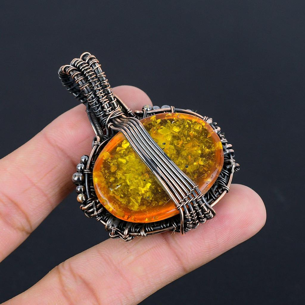 Bernsteinanhänger aus dem Baltikum, mit 999er Kupferdraht umwickeltes Edelsteinschmuckstück, handgefertigter Anhänger für den Muttertag