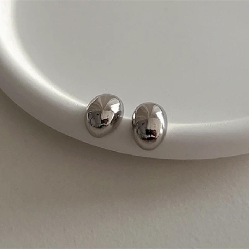 1 para lekko luksusowych, chłodnych, małych, błyszczących, stopowych, pozłacanych, posrebrzanych, geometrycznych, eleganckich kolczyków z temperamentem