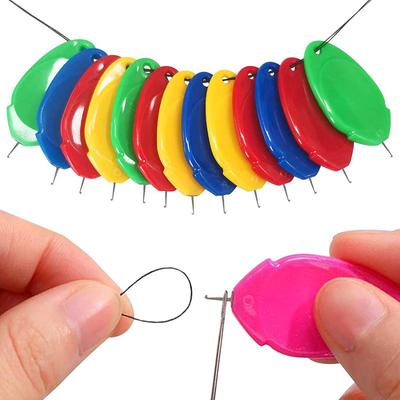 10 pezzi Infila ago Strumento di inserimento punto per macchina da cucire Anello di filo di plastica per aghi Infila ago Gadget da cucito