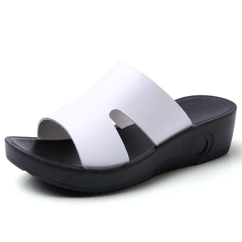 Holfredterse Самые популярные летние женские кожаные сандалии женские домашние шлепанцы нескользящая обувь женские туфли на танкетке для дома на низком каблуке 0595 40 2899₽