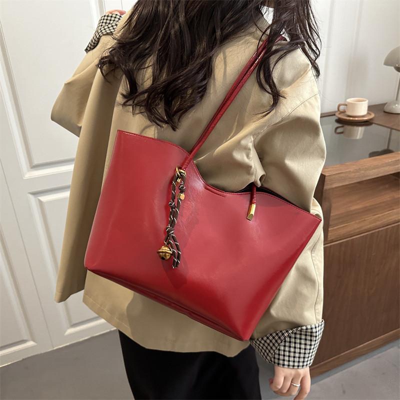 Retro Minimalist Single Shoulder Bag For Women With Large Capacity And Magnetic Closure For Daily Use