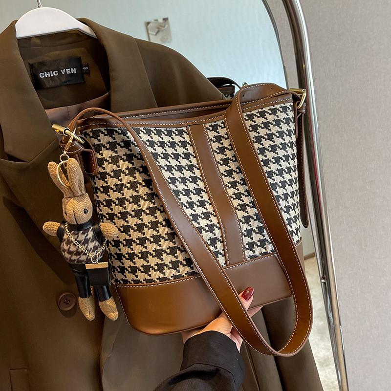 IELGY Ladies Messenger Bag Fashionable All-Match One-Shoulder Checked Bucket Bag