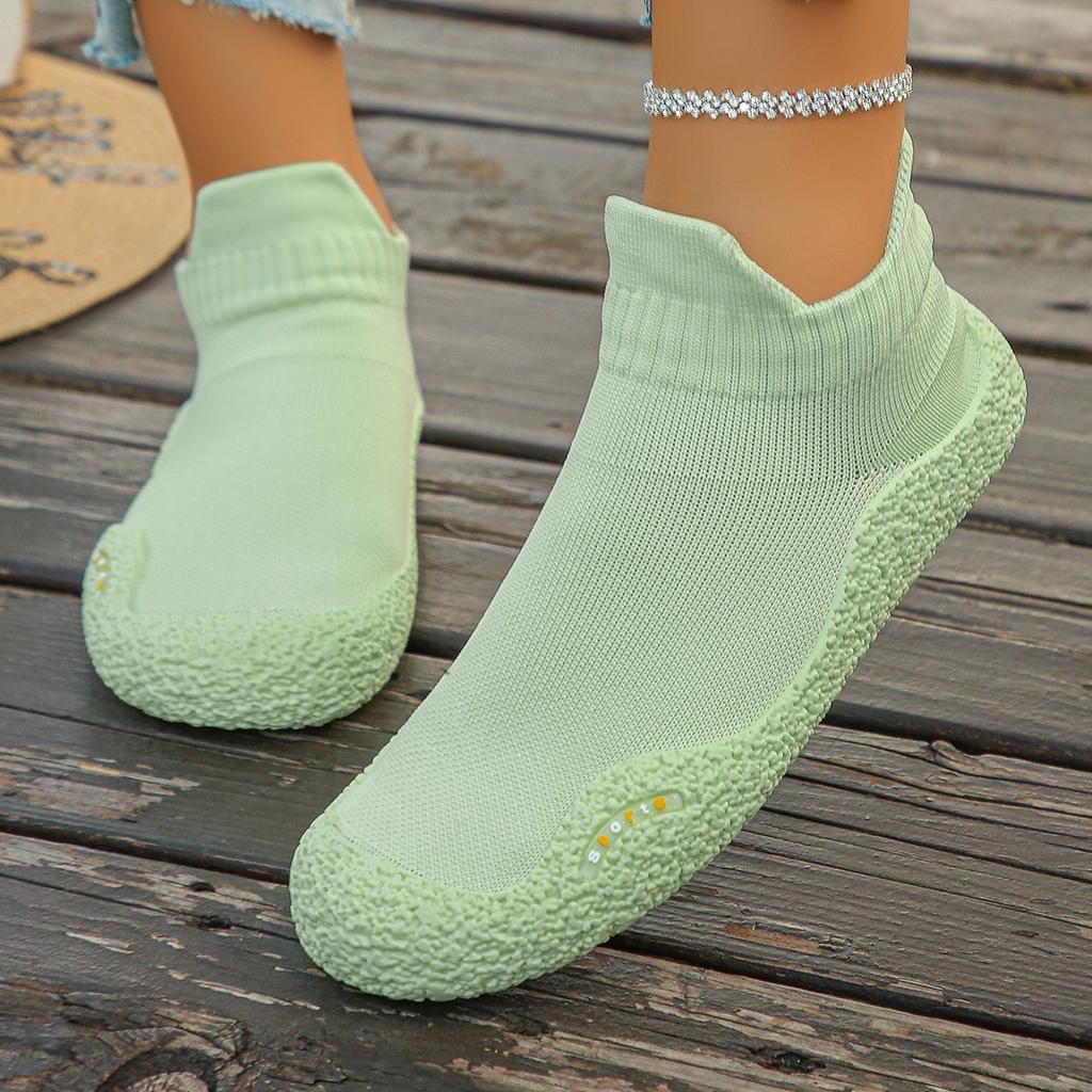 Autumn and winter new knitted women's shoes light and comfortable solid color women's shoes daily casual versatile style