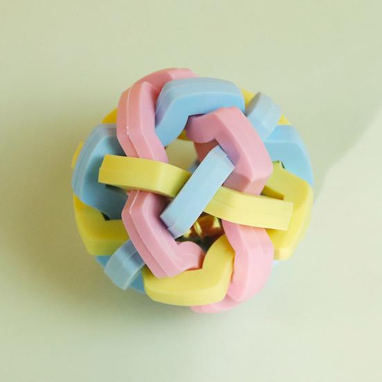 Kolorowa, spleciona piłka do gryzienia dla psa z dzwoneczkiem, gumowa, interaktywna, podskakująca piłka, zabawka do gryzienia dla zwierząt domowych, aby złagodzić nudę i czyścić zęby psów i kotów