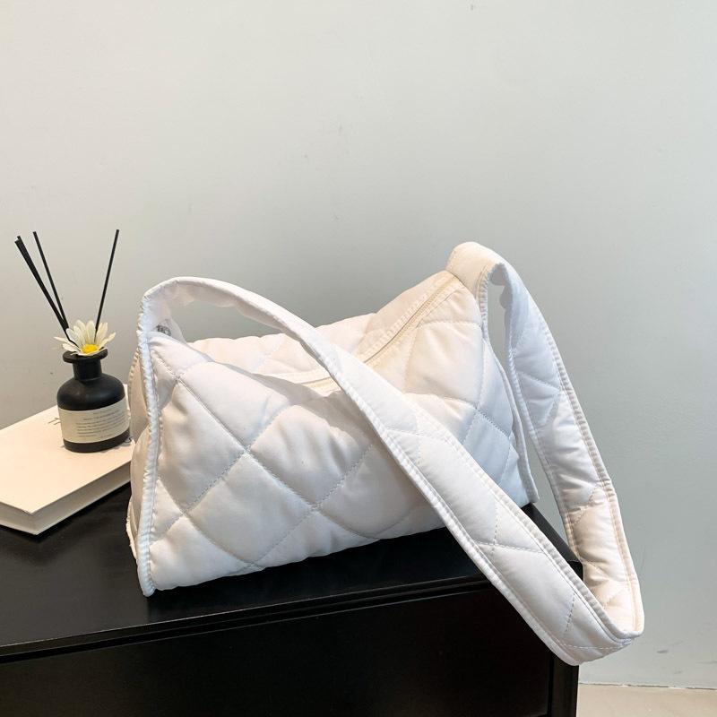 

Bag Women s 2025 New Large Capacity Rhombus Nylon Down Cotton Clothing Bag Shoulder Pillow Bag Tide белый