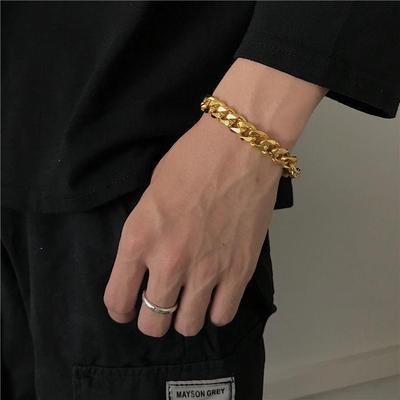 Super Texturiertes Kubanisches Hip-Hop Goldarmband: Glatt, glänzend und trendig 18K Gold für Herren Street Dance