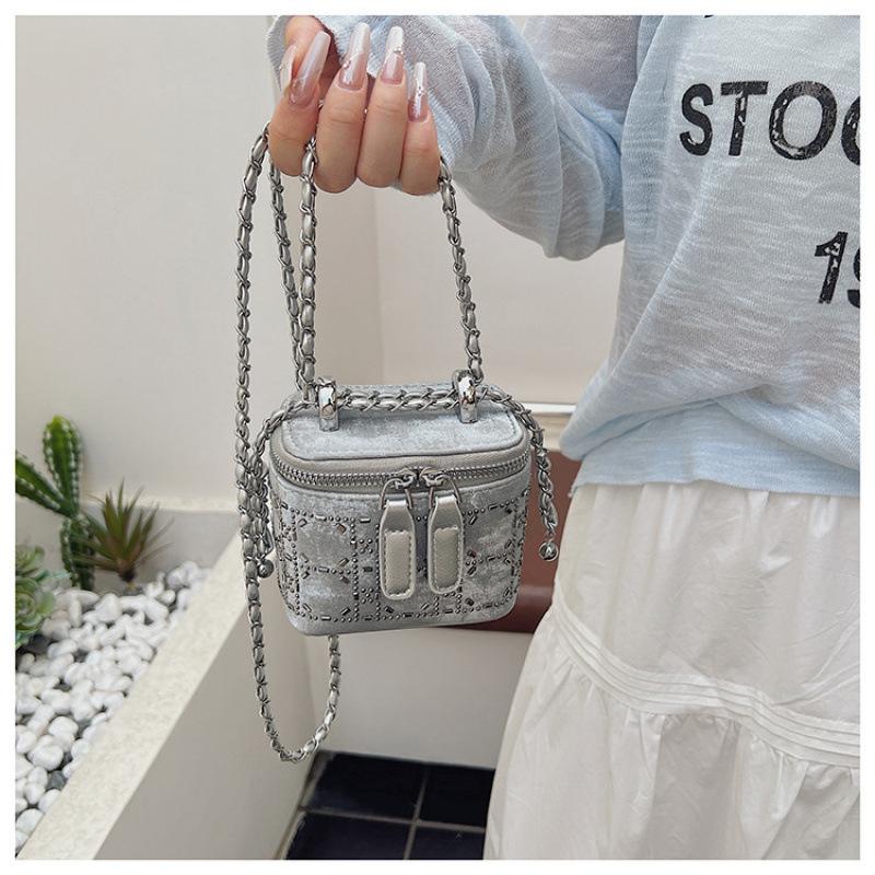 Korean Version Feels Fashionable Single Shoulder Underarm Bag Women's 2025 Summer New Simple Messenger Bag Versatile Chain Small Square Bag