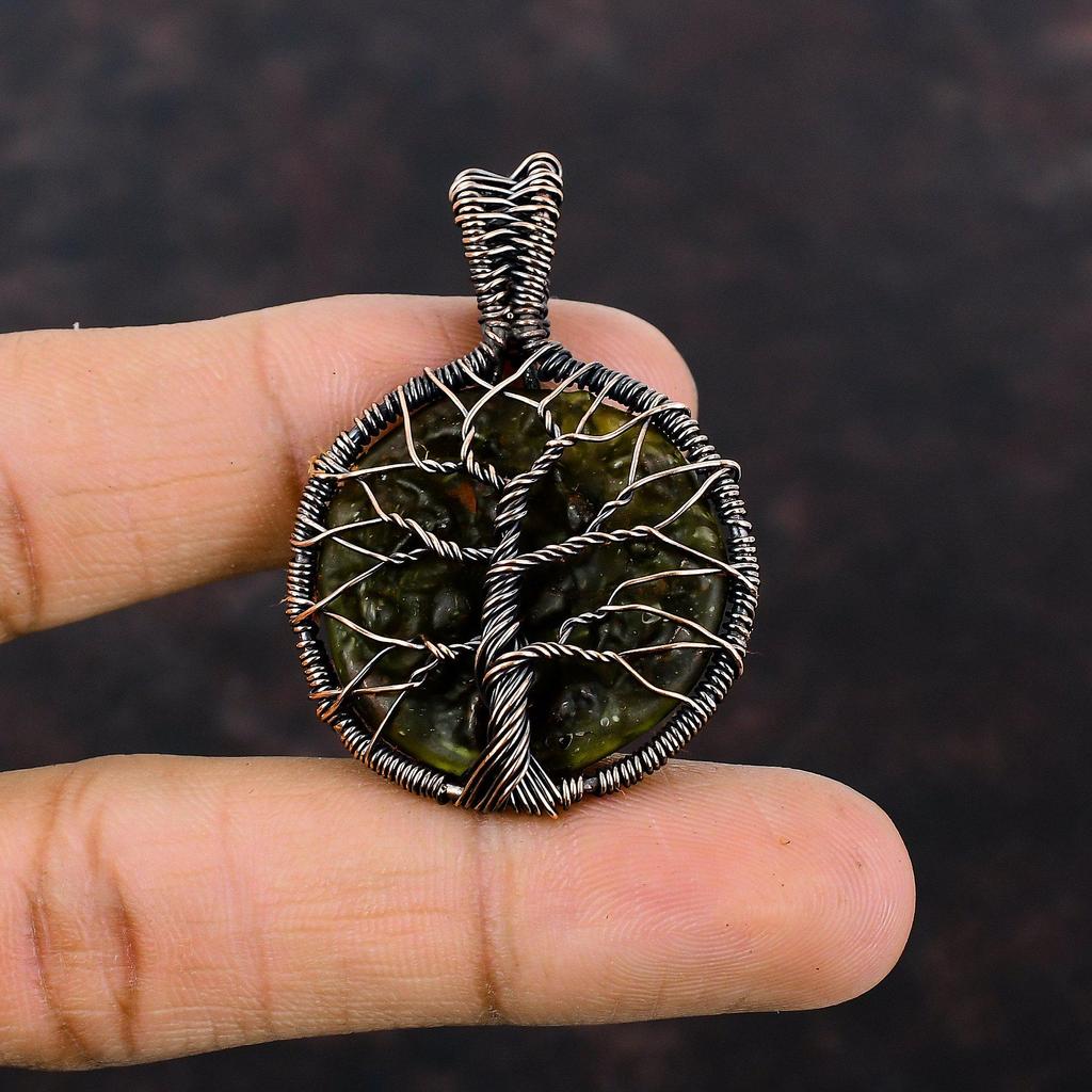 Přívěsek Tree Of Life Moldavit Měděný drát Zabalený Přívěsek Šperky z drahokamů Ručně vyrobený přívěsek Dárek pro ni Šperky z měděného drátu Jedinečný přívěsek