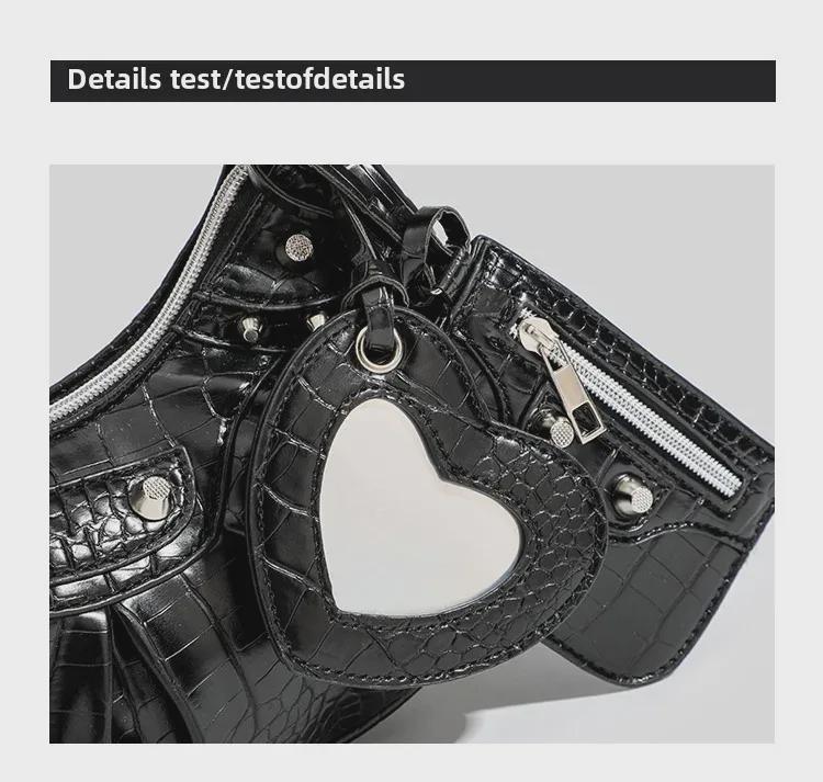 Geantă de motocicletă plisată Crescent pentru femei 2023, cu nituri și ciucuri