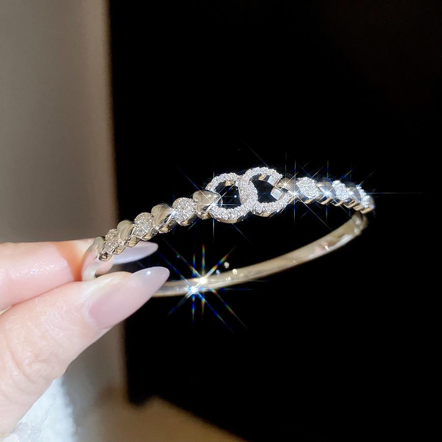 Elegant Geometric Rhinestone Zircon Buckle Bracelet: A Versatile and Luxurious Accessory for Women