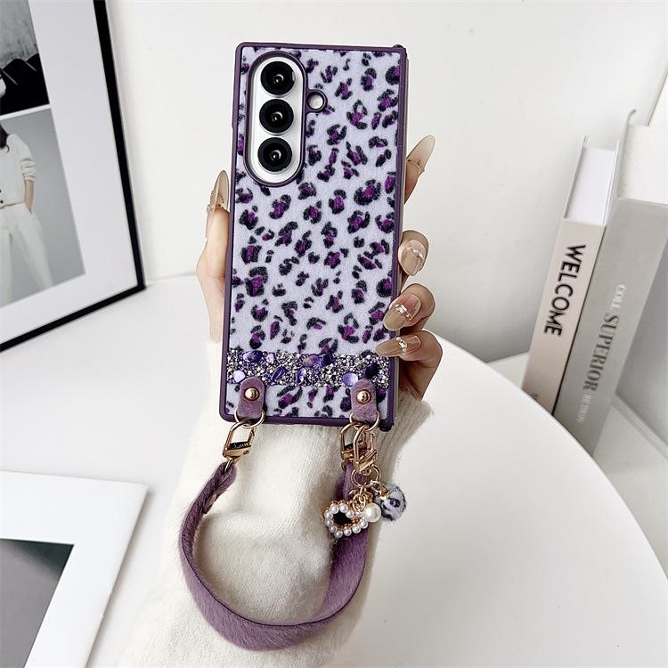 Applicable to Samsung ZFold7 folding leopard print splicing mobile phone case love plush portable ZFold6 anti-drop protective case
