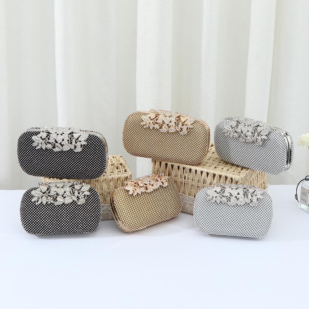 Women's Versatile Large-Capacity Handbag with Inlaid Diamond Leaf Chain