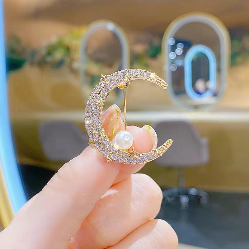 Cute Rhinestone Queen Brooches For Women Kids Crown Letters CZ Crystal Party Label Pins Trendy Buckle 2024 Jewelry Gifts