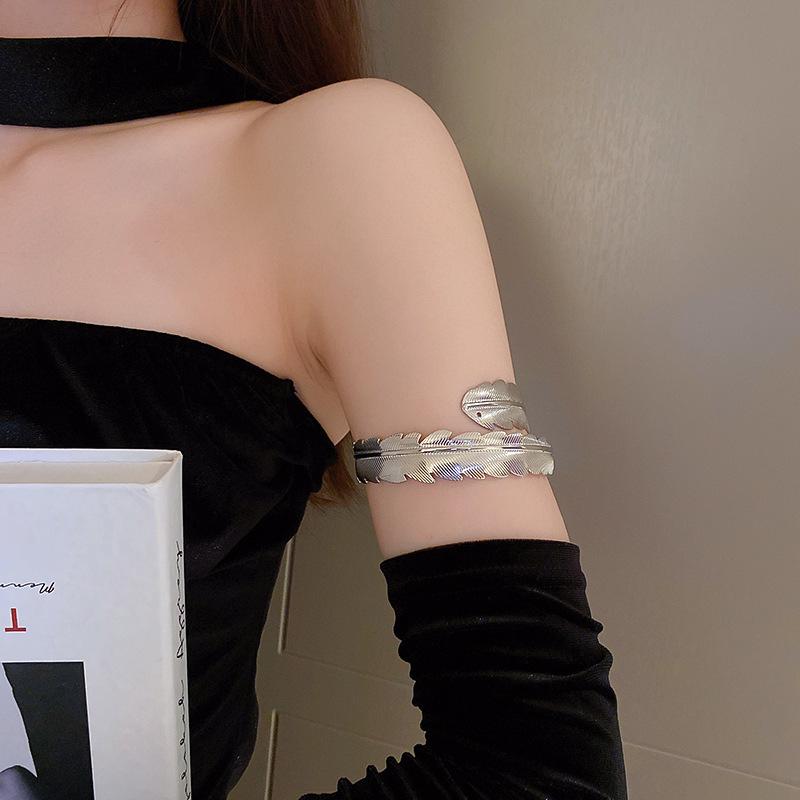 Euro-American Metal Open Armlet Bangle: Trendy Dual-Use Bracelet with Influencer Style