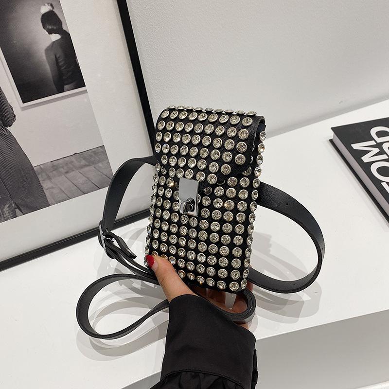 

This year s popular bag 2025 new European and American fashion rhinestone foreign style shoulder bag ins women s crossbody waist breast bag чорний