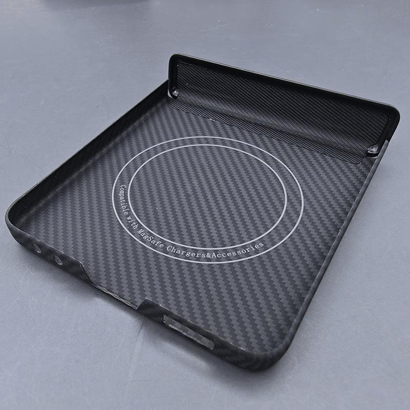 Samsung ZFlip7 Kevlar Phone Case: Folding Lightweight Aramid Fiber with Mid-axis Magnetic Feature