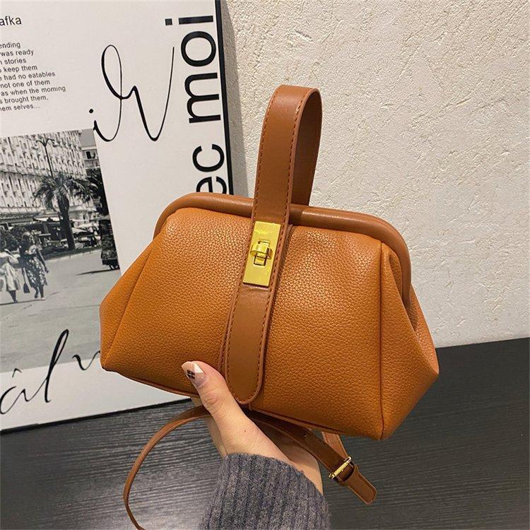 Bag Women's 2024 Autumn and Winter New Fashion Lock Portable Clip Shell Bag Versatile Shoulder Messenger Bag