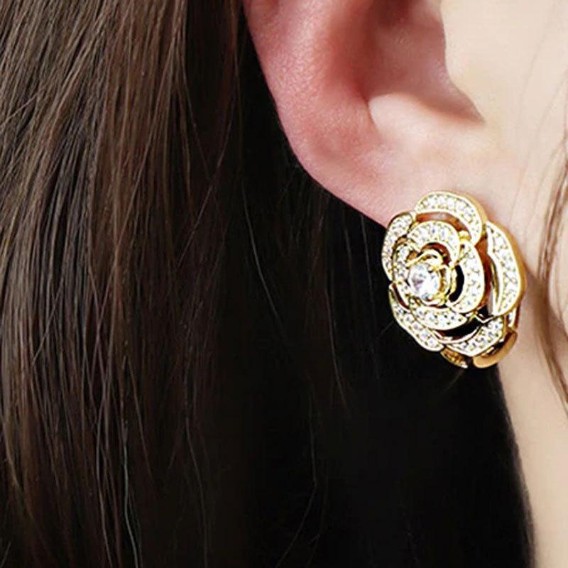 Cao Shi Elegant 3D Rose Flower Ear Cuffs - Versatile, Sweet, and Fairy-Inspired Earrings.