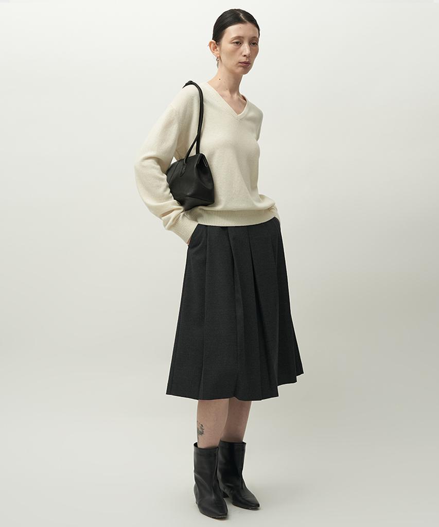 Leopeusaideuhwaiteulabel Noble V Neck Knit Ivory