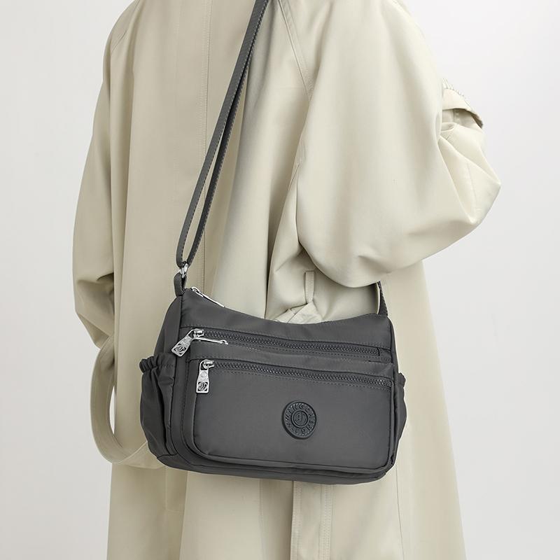 Large Capacity Crossbody Women's Shoulder Bag Multi Compartments Waterproof Nylon Leisure Dumpling Bag for Mom