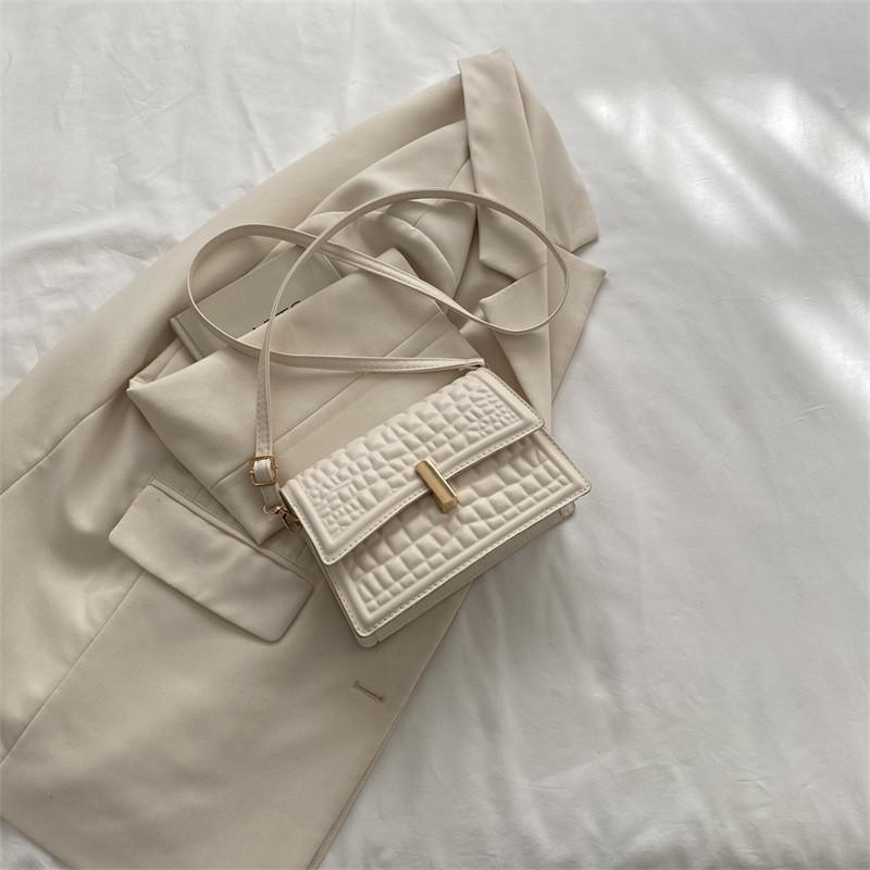 Chic White Retro Square Bag For Women Ideal For Fashionable Street Style And Casual Wear