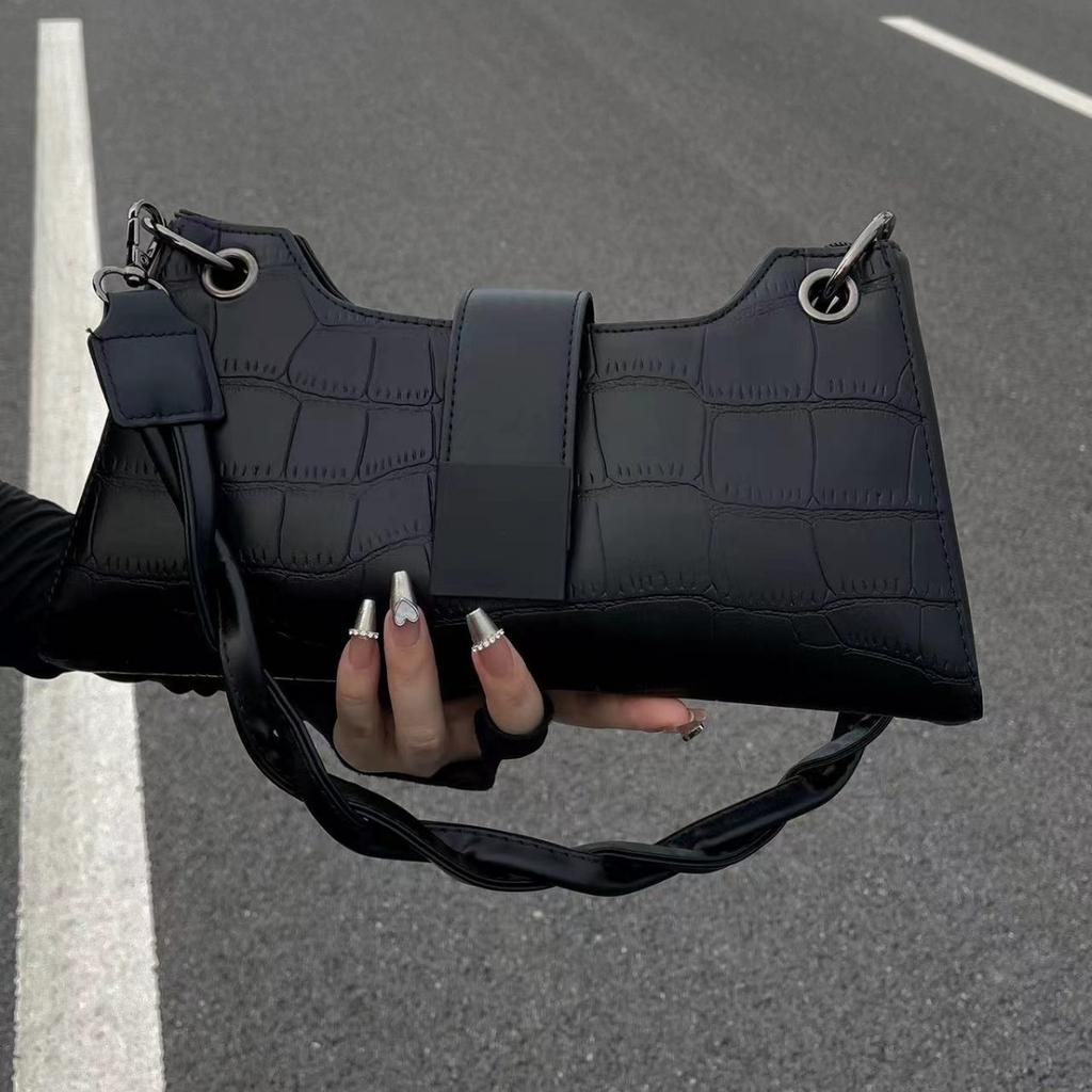2024 new crocodile pattern retro armpit bag niche design advanced texture foreign style one shoulder baguette bag messenger bag