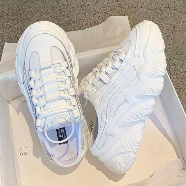 

Тапочки женские новые повседневные туфли на платформе ленивые женские верхние туфли модные трендовые массивные кроссовки однотонные на шнуровке женские туфли 38 слоновая кость