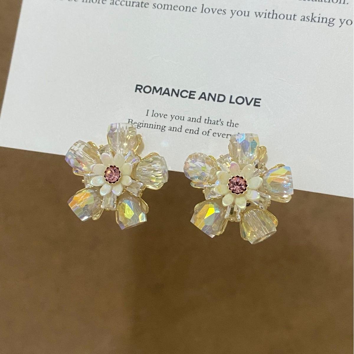 French Elegant Crystal Flower Earrings: Luxurious, Fashionable & Versatile Studs