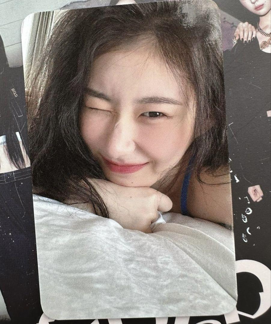 

[USED] itzy Chaeryun GOLD Sanok Pre-recorded 2nd Week Limited Trading Card