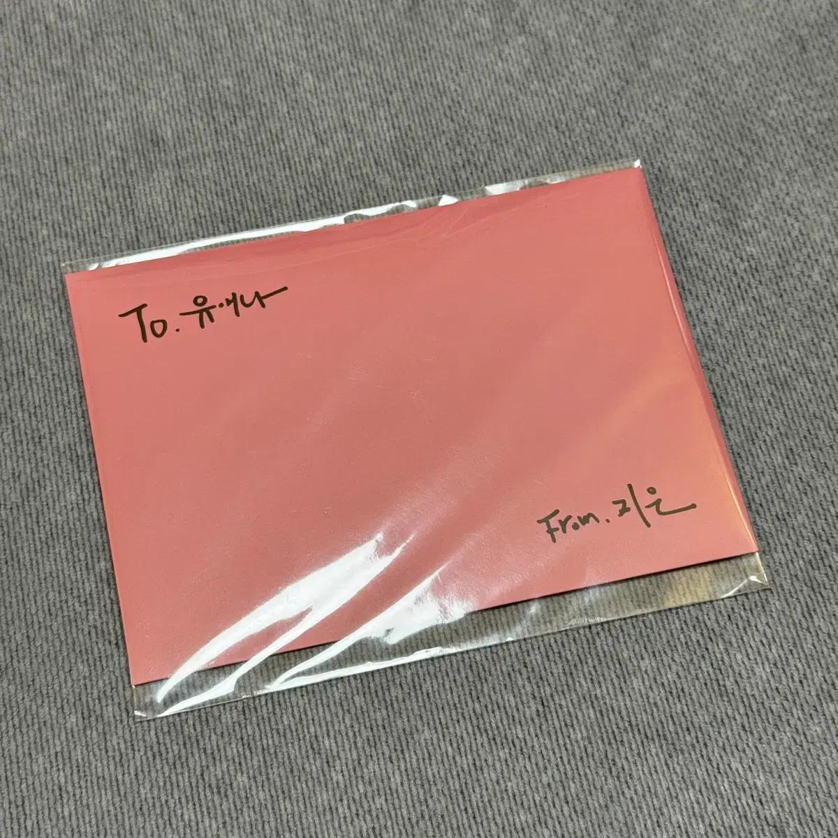 

IU Предзаказный бонус к её концерту 3.10