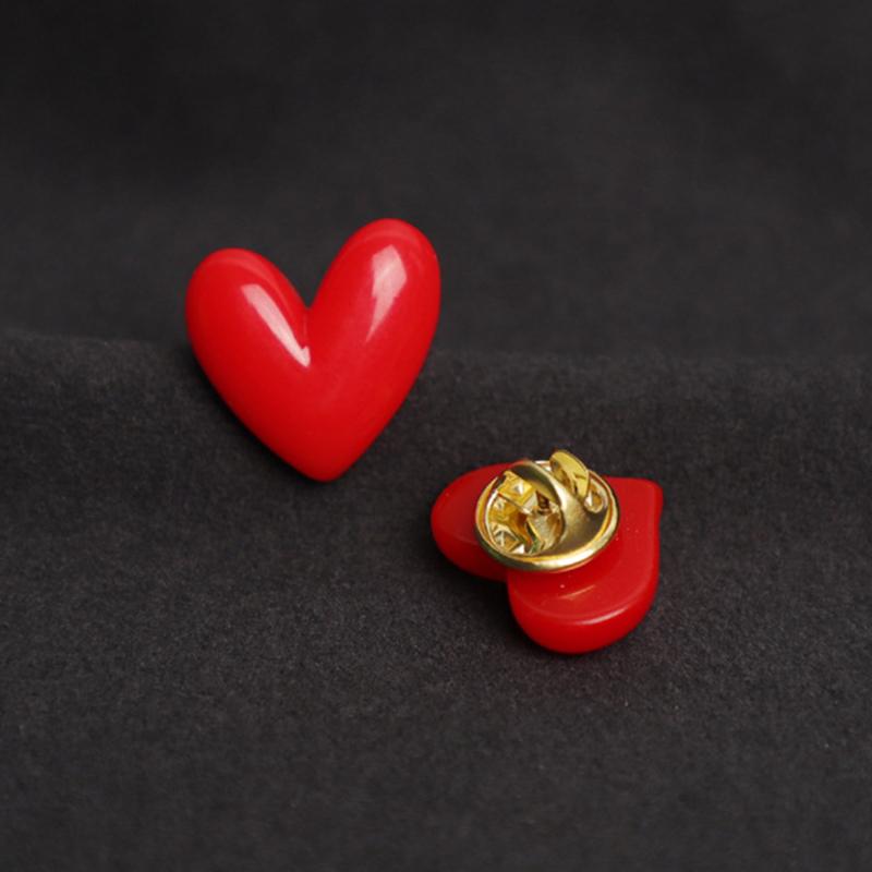 2Pcs Women Cute Red Heart Brooches Romantic Love Heart Resin Pins Mini Decorative Fashion Lovers Gift Clothes Bag Accessories