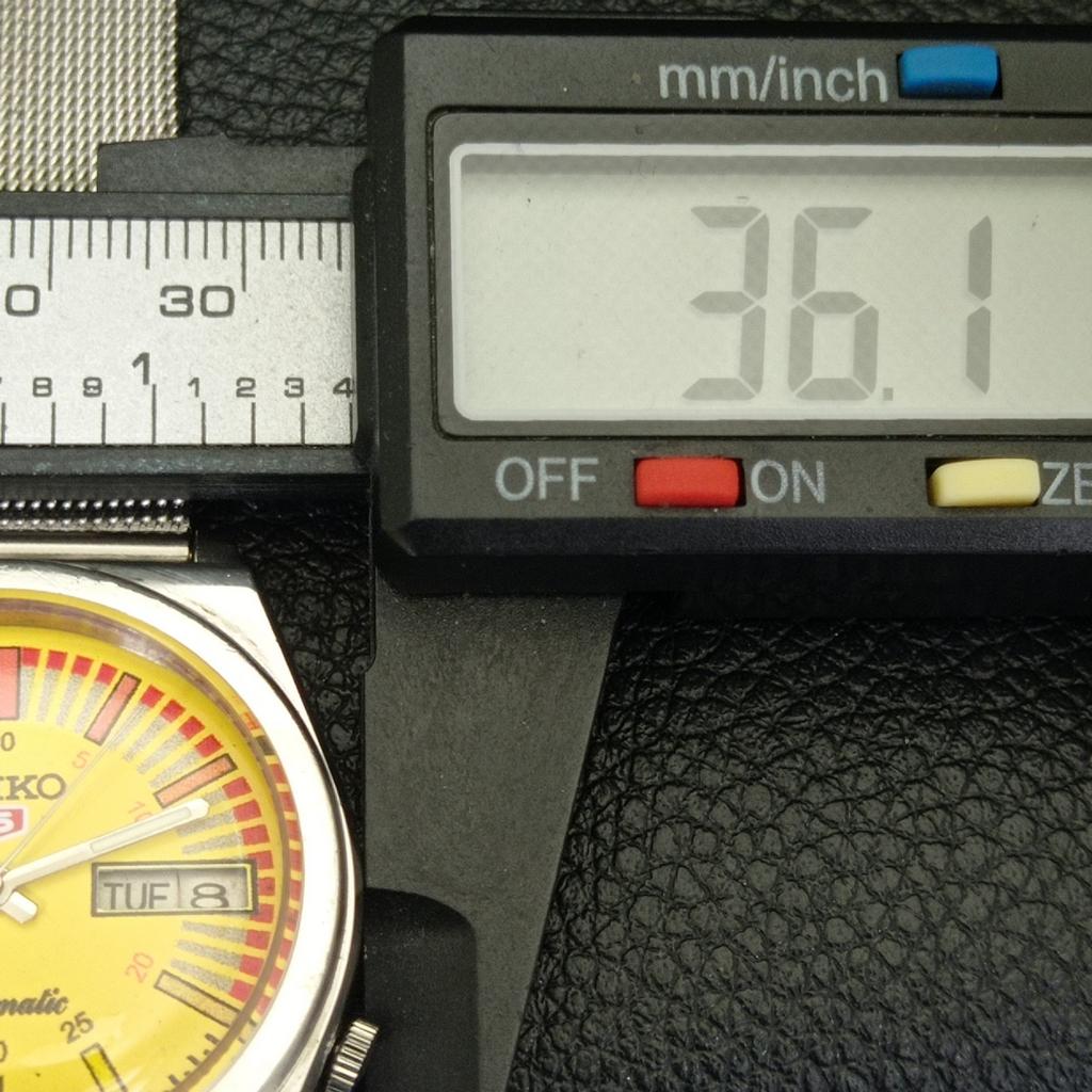 SEIKO 5 AUTOMATIC 7009A VINTAGE JAPAN MENS YELLOW COLOR DIAL WATCH a701490-5 R206b-a701490