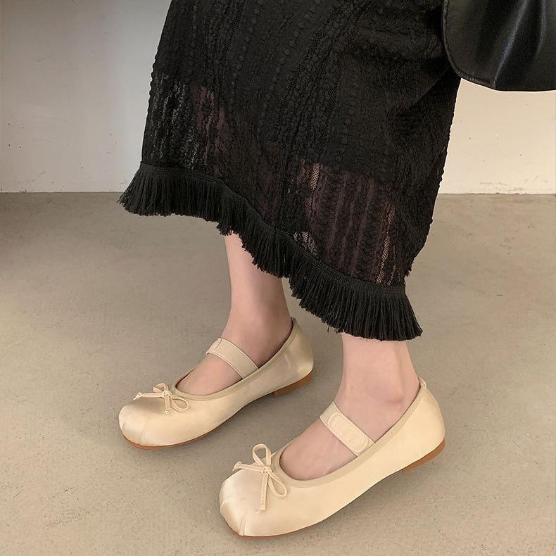 Dámské stříbrné lodičky s nízkým podpatkem, s lehkým svrškem, jarní a podzimní novinka 2025, baleríny s měkkou podrážkou, retro francouzské boty Mary Jane