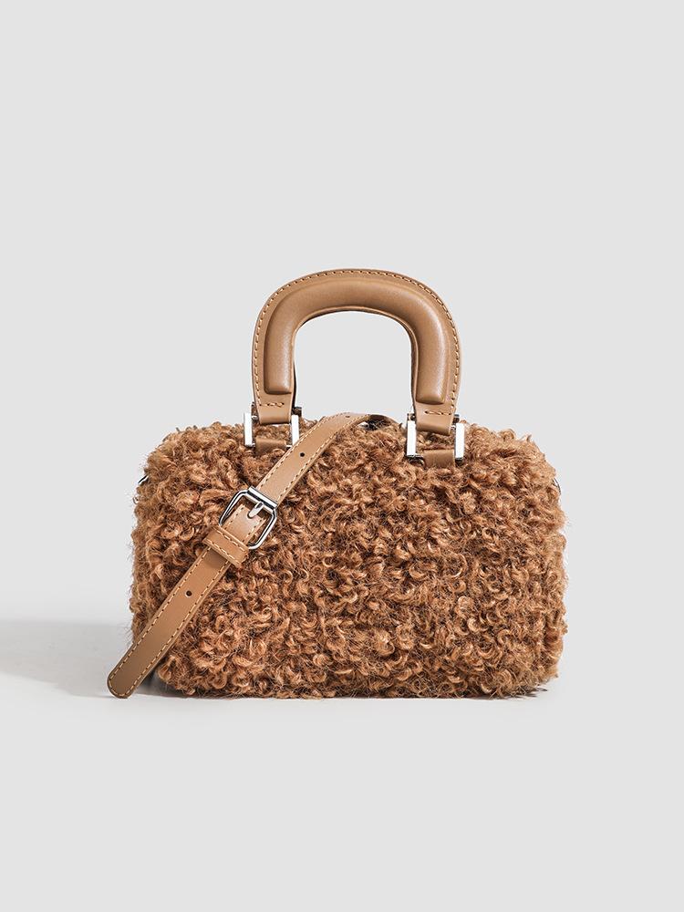 

Hand Carrying Winter Lamb Wool Bag Women S Fashion Foreign Shoulder Bag Niche Trend Messenger Bag коричневый