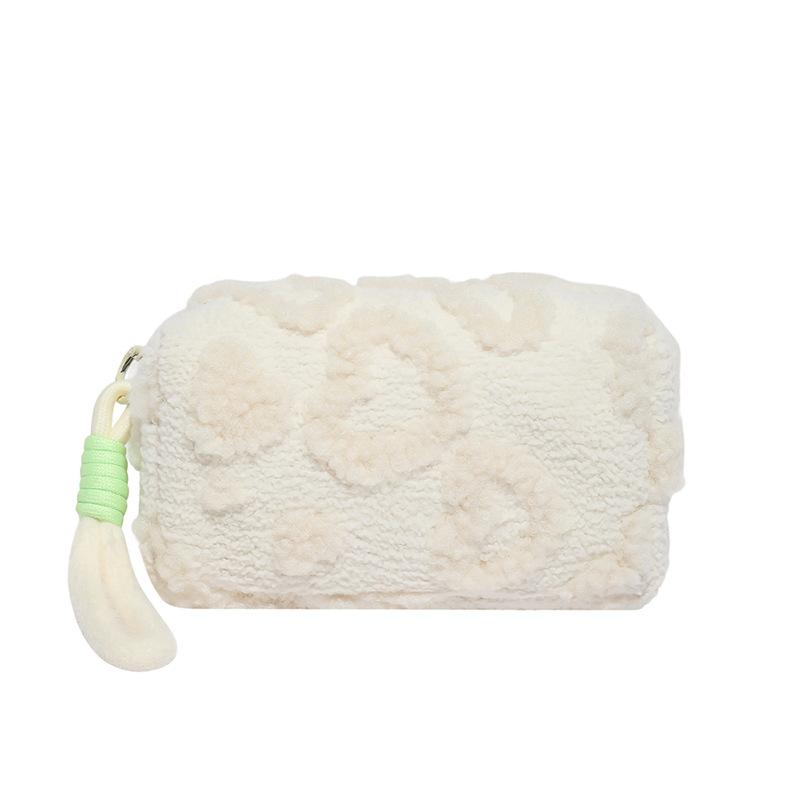 

Summer new largecapacity portable sweet and cute girl love small square bag plush handbag белый