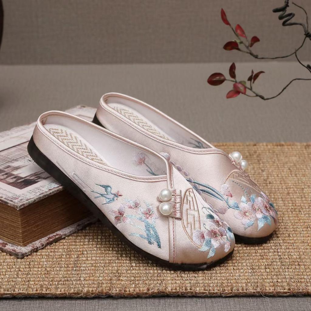 Women's Summer Baotou Flat Sole Embroidered Slipper Ethnic Style Soft Sole Non Slip Breathable Home Slipper Outdoor Half Slipper