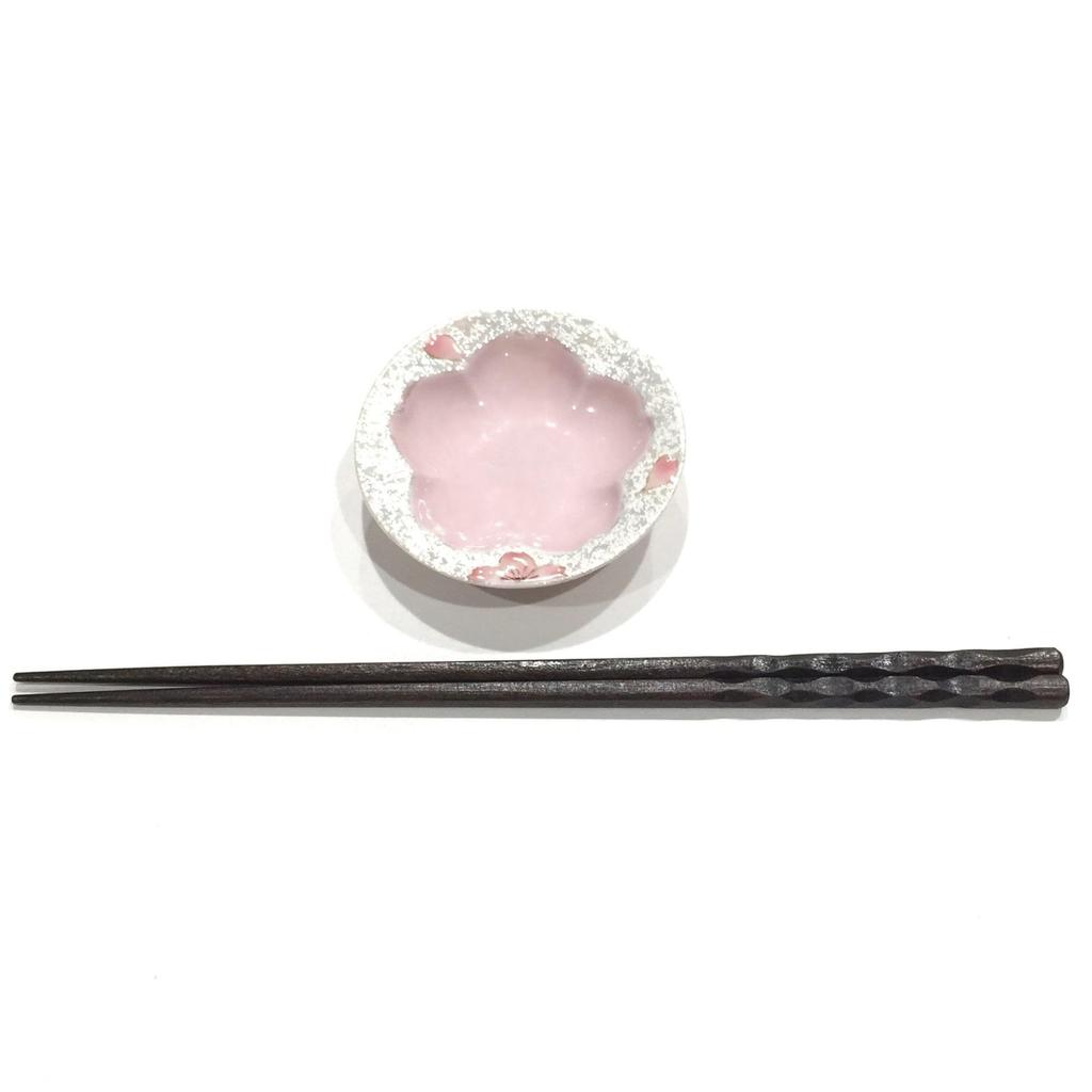 Kleine Arita-Schale mit Kirschblütenmuster, rosa, handbemalt, von der Densei-Töpferei, mit Schwertlilien-Kirschblüten, ca. 7 cm