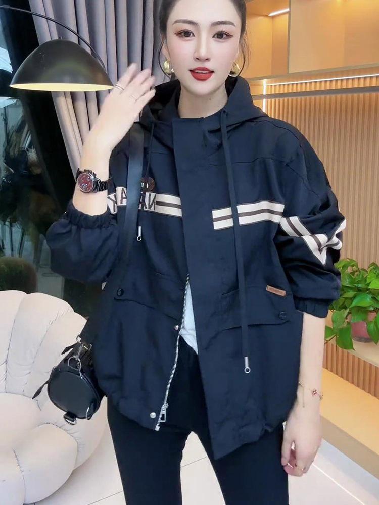 

2024 Женская Модная Вышитая Штормовая Куртка с Капюшоном - Универсальная Осенняя Повседневная Парка Свободного Кроя. M чёрный