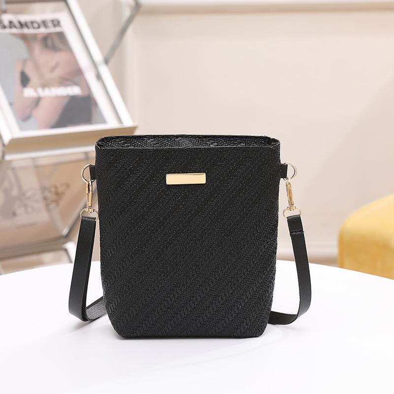 Small bag women's embossed woven bucket bag, a new autumn women's shoulder messenger bag