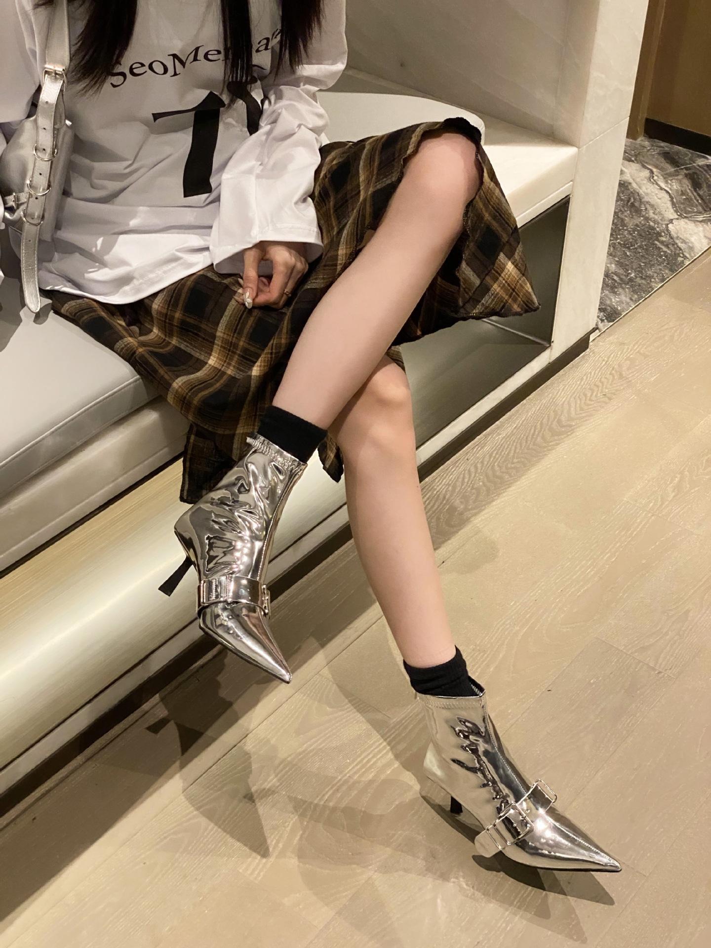

2025 autumn new pointed thin heel high heel temperament French fashion sexy beautiful women short boots 40 срібний