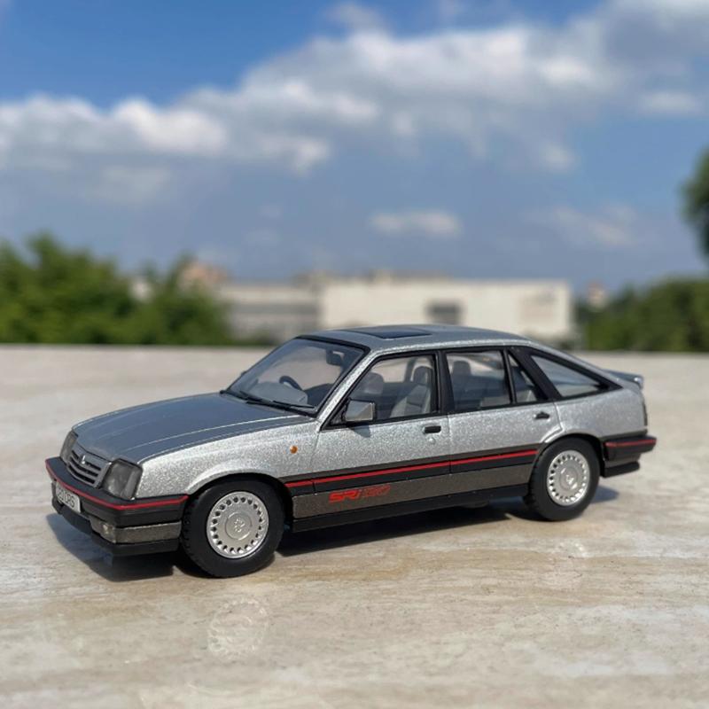 

Bulk Diecast 1:43 Scale Opel MK2 Alloy Car Model Finished Simulation Collection Decoration Boy Gift Toy Static Display
