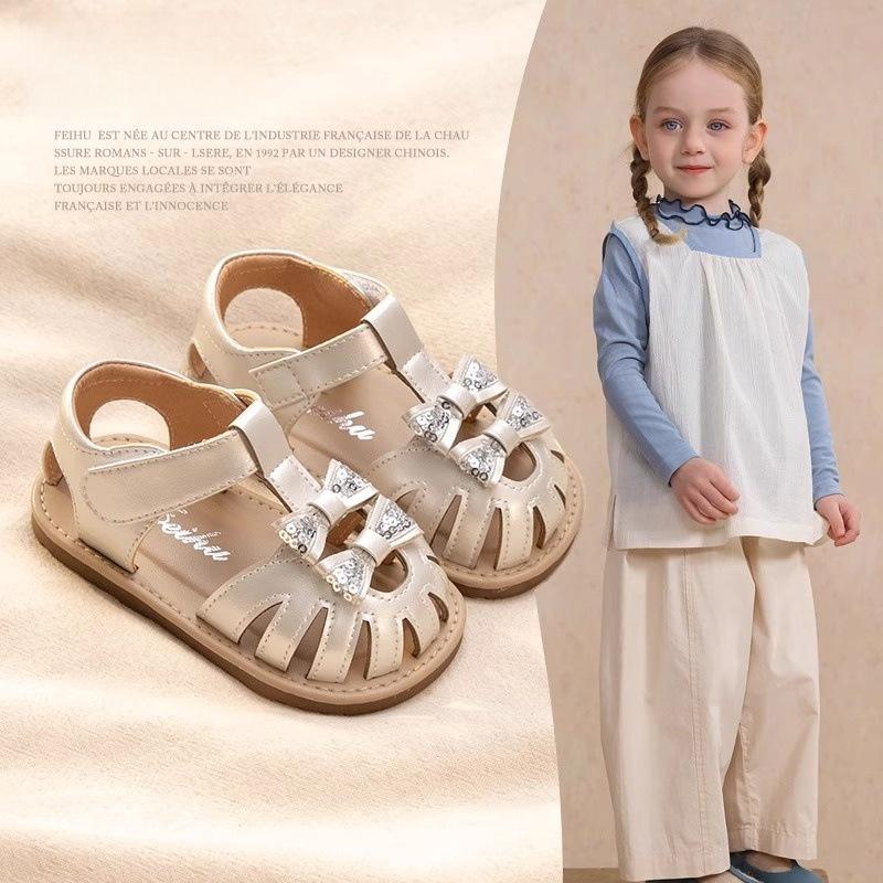 Girls sandals 2025 summer new children's bag head hollow sandals baby girl princess shoes soft-soled beach shoes